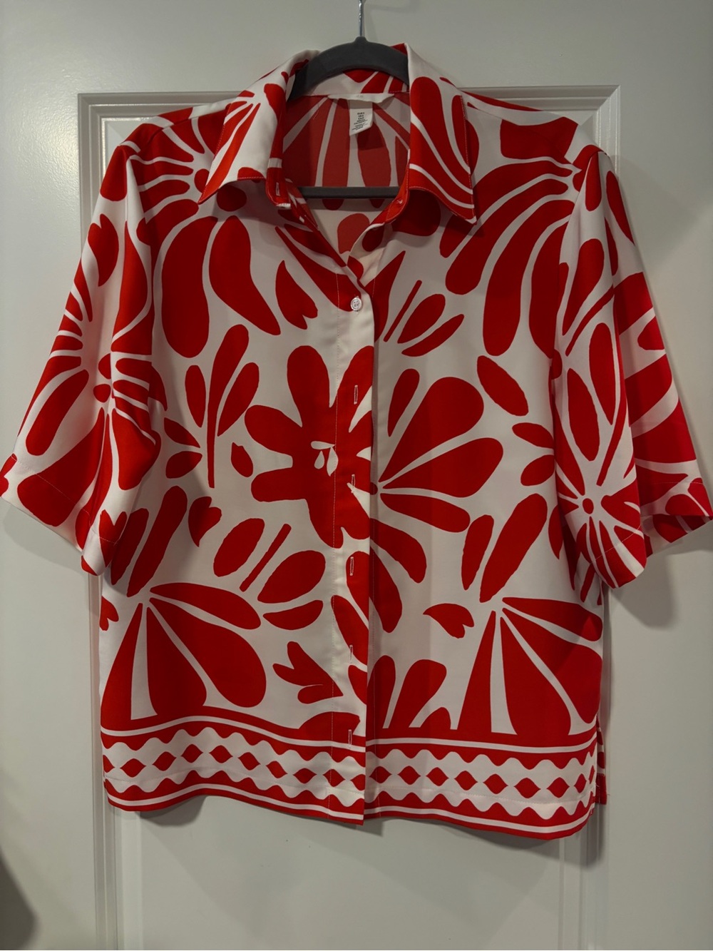 H&M Red Floral Matching Set Button-Up Short Sleeve Top & Shorts